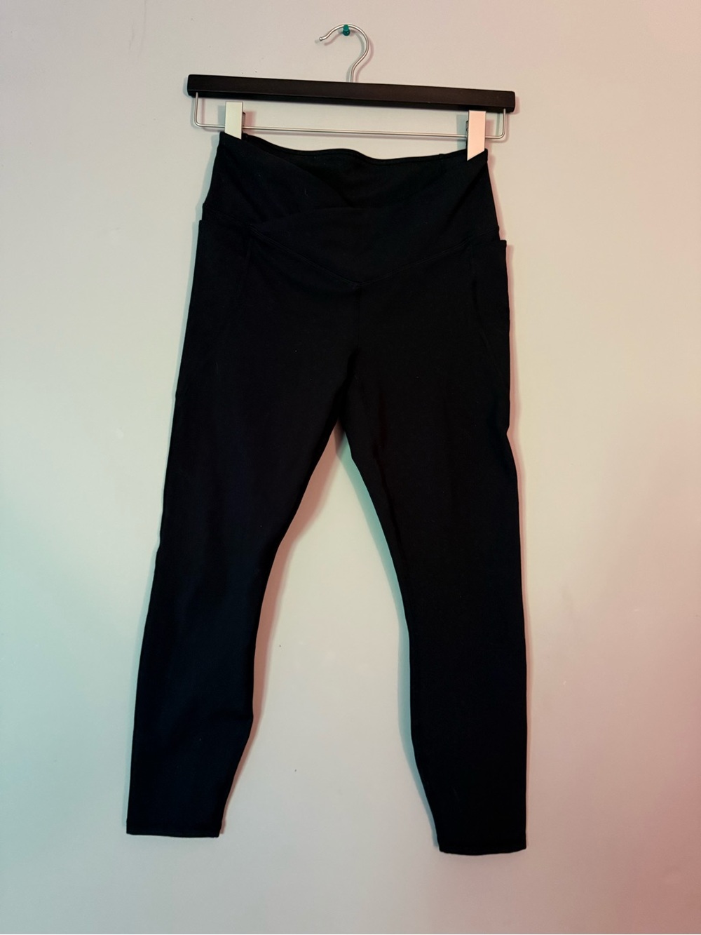 Fabletics Purelux Woman’s Cropped Leggings